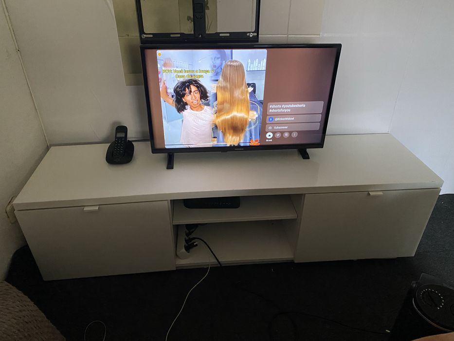 Mesa de TV do ikea quase novo em bom estado