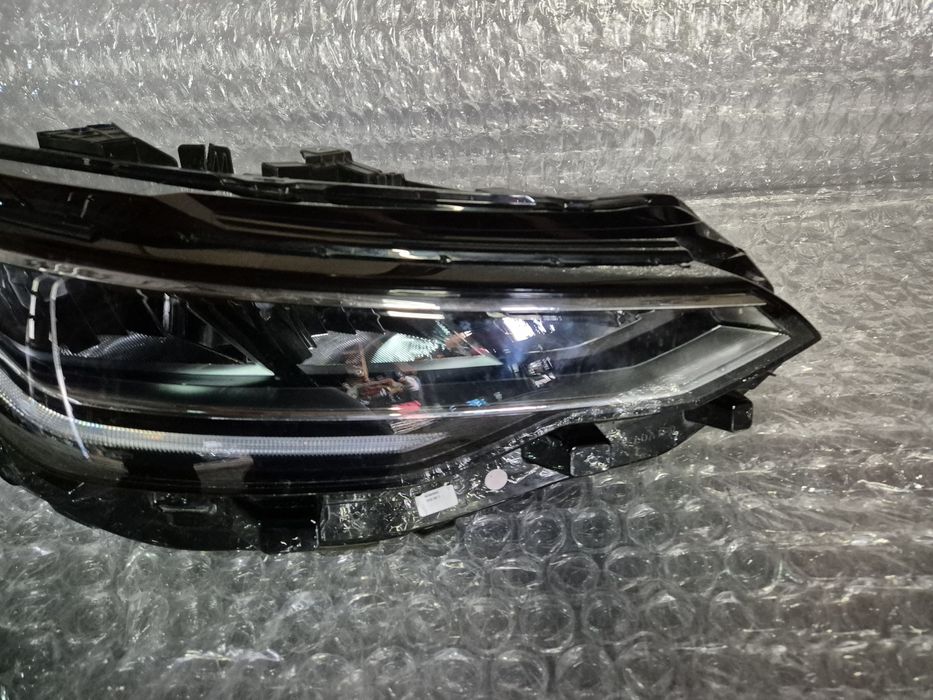 Vw Golf VIII Lampa Led reflektor prawy