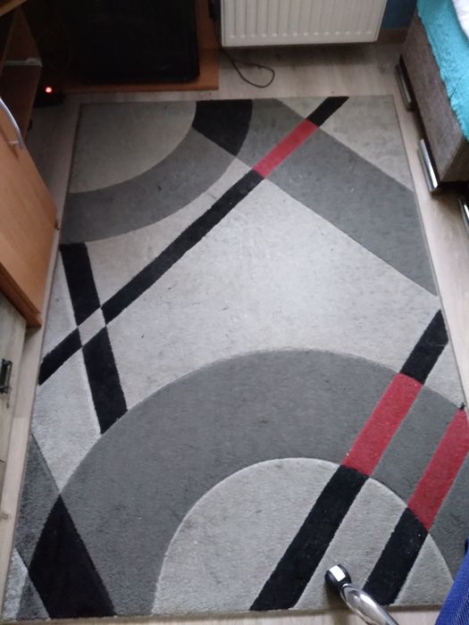Sprzedam dywan 120×170cm w  bardzo dobrym stanie,bez uszkodzeń