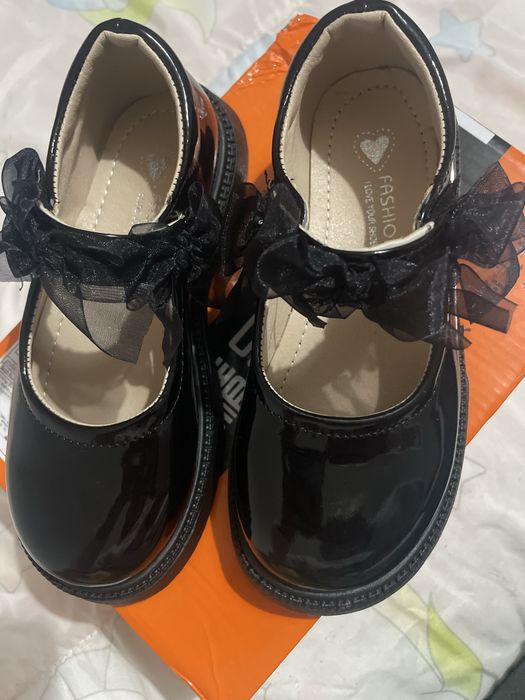 Sapato de menina novo ,lindo !