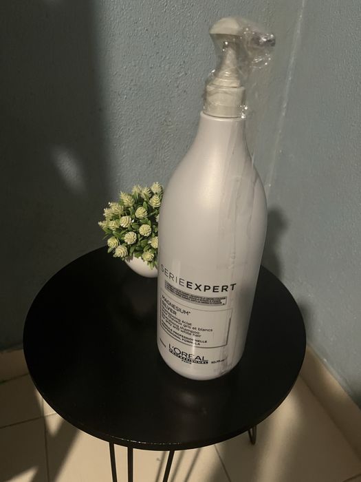 Shampo loreal 1,5 litro para cabelos grissalhos ou loiros