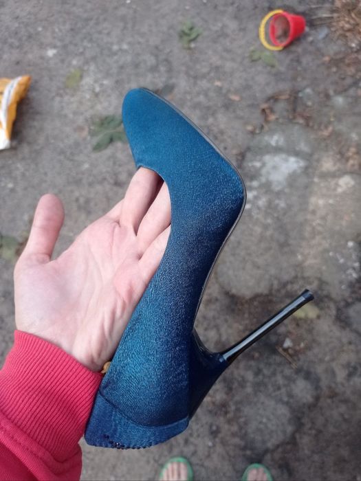 Новые кожаные туфли.