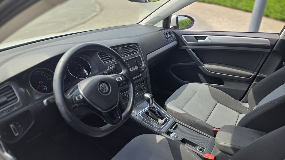 Volkswagen e-Golf (100% elétrico),
