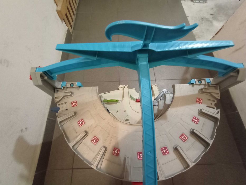 Mega parking HOT WHEELS