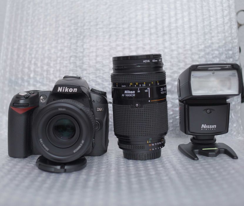 Nikon D90 +Nikon AF-S 50mm F1.8 G+ Nikon AF 35- 135 Macro +Flash