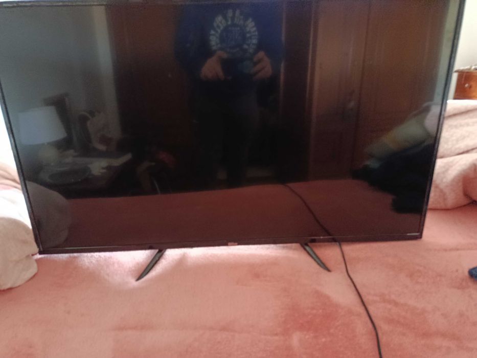 TV qlive 43" praticamente nova