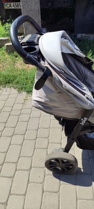 Дитяча коляска..