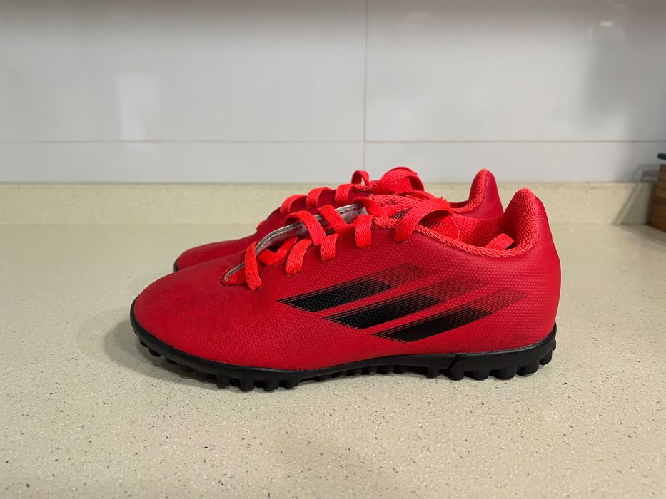 Ténis vermelhos adidas de desporto para criança