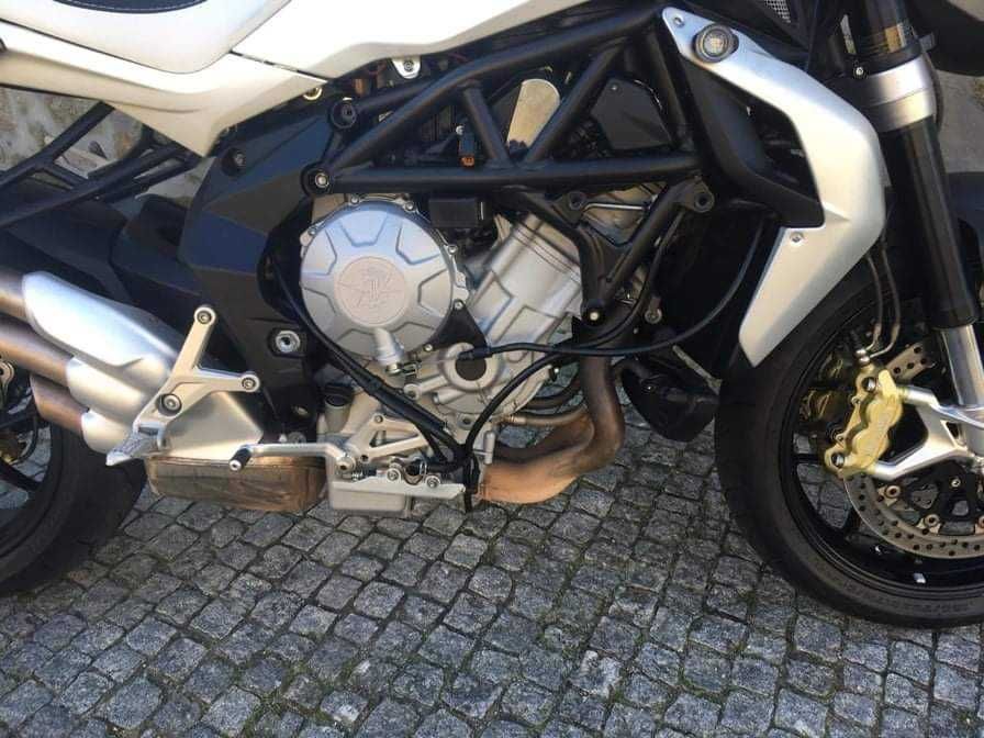 Moto MV Agusta Brutale 675. Irrepreensível