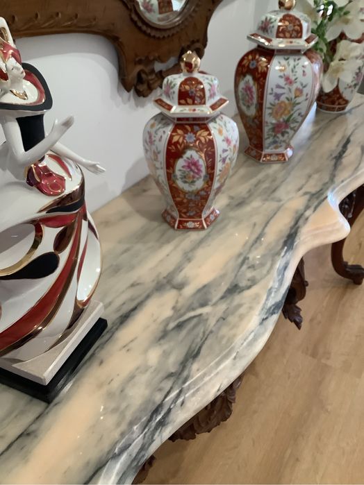 Credencia com espelho toda trabalhada a mao