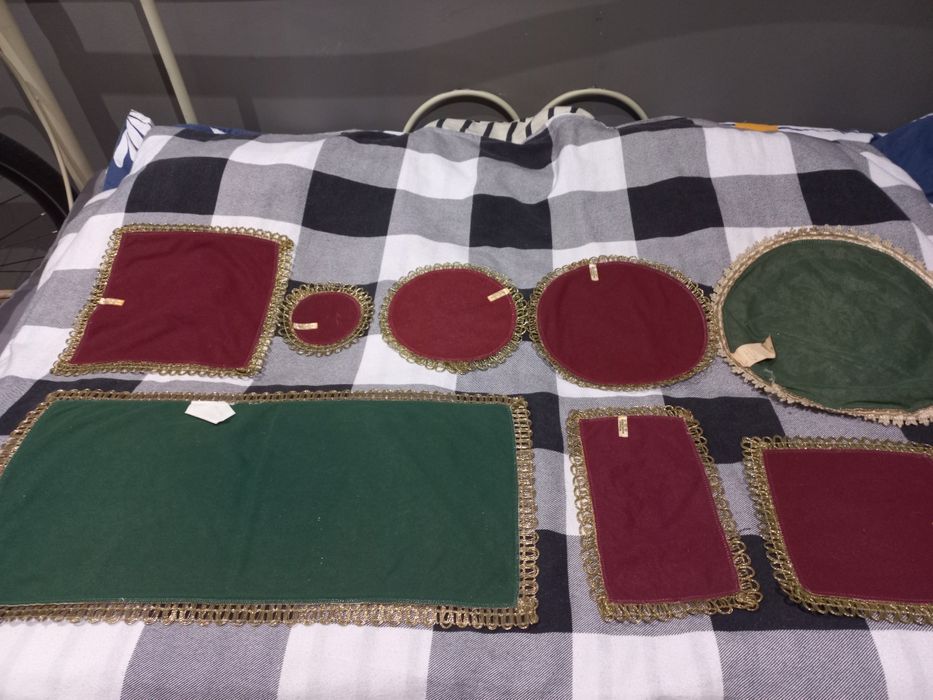 Piękne stare serwetki gobelinowe-pałacowe.cena za wszystko.