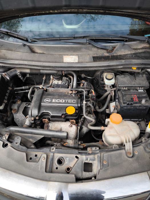 Opel Corsa D, uszkodzony.