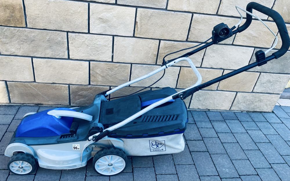 Газонокосарки різні