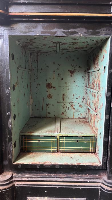 cofre antigo em madeira