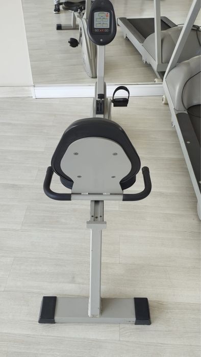 Varias maquinas ginasio