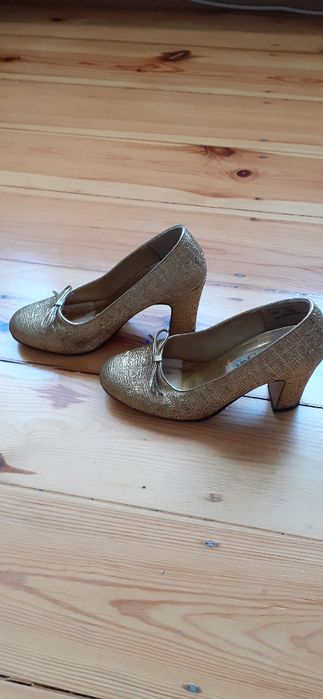 Czółenka Vogue złote