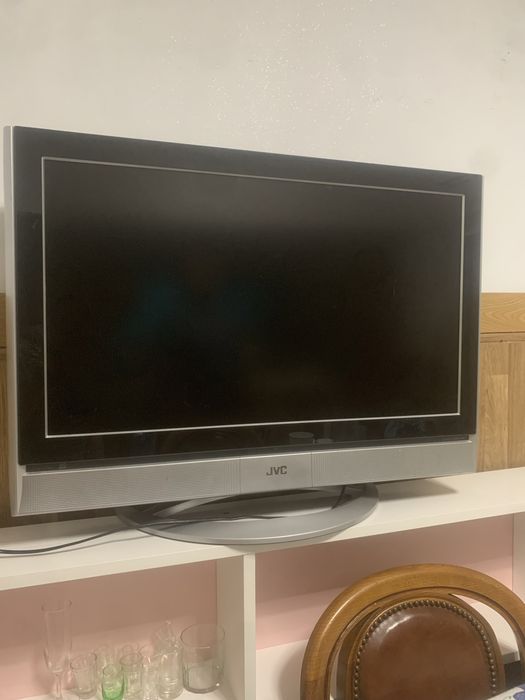 Televisão JVC Giratória