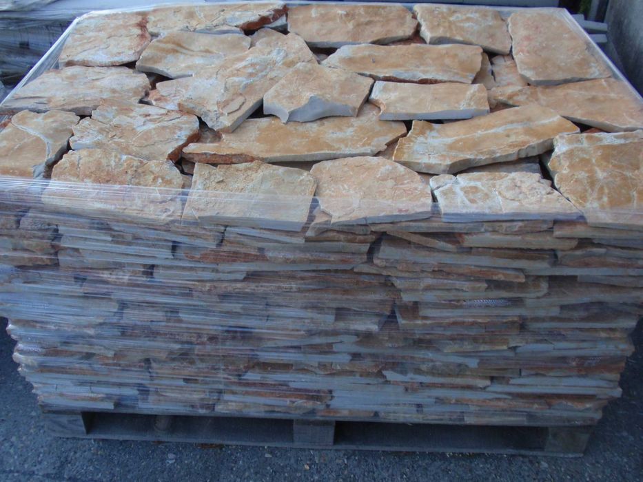 Gaviões, laje de pedra rustica