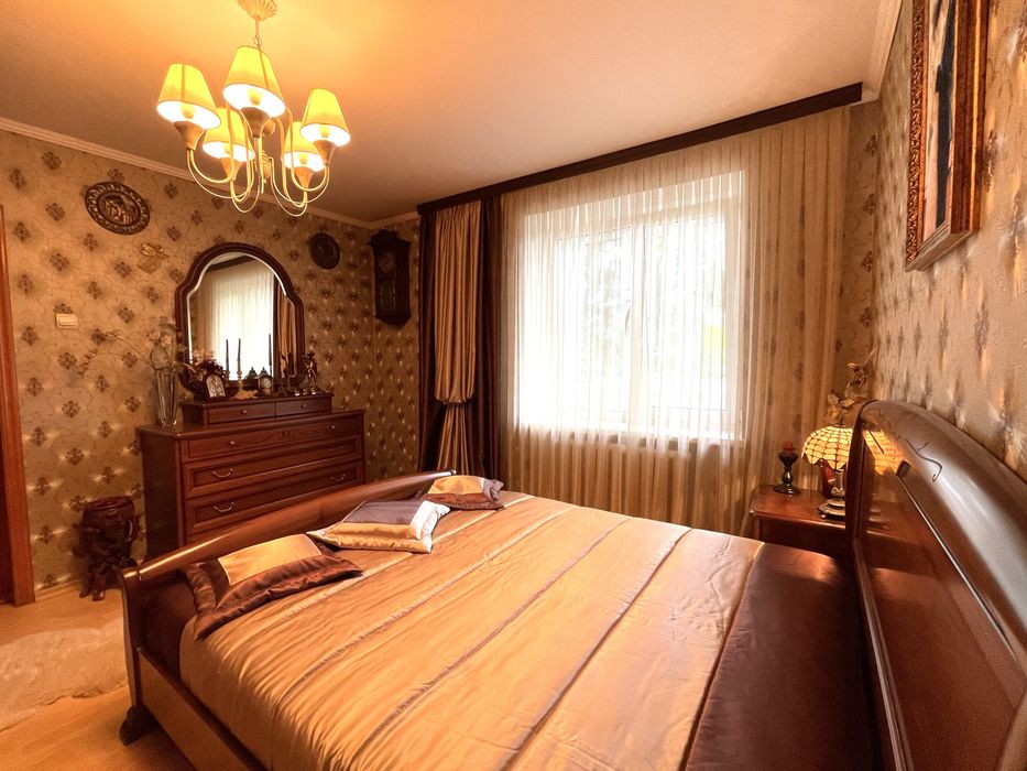 Квартира 3 кімнатна в центрі міста + гараж