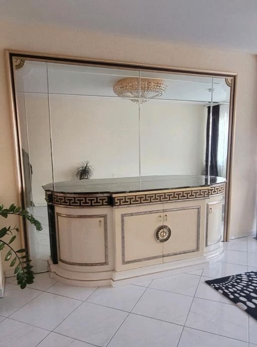 Włoska luksusowa komoda z dużym lustrem Versace