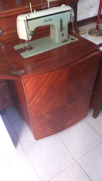 Antigas máquinas de costura de marca Oliva