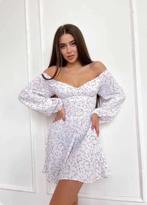 Платье с спущенными плечами