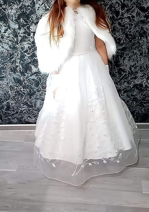 Przepiękna sukienka komunijna rozmiar 134/140 cm.