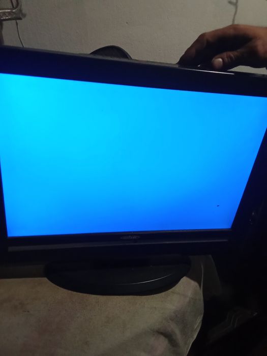5 TVs a funcionar uma conta com leitor de DVDs mai 1 monitor Tudo 90 €