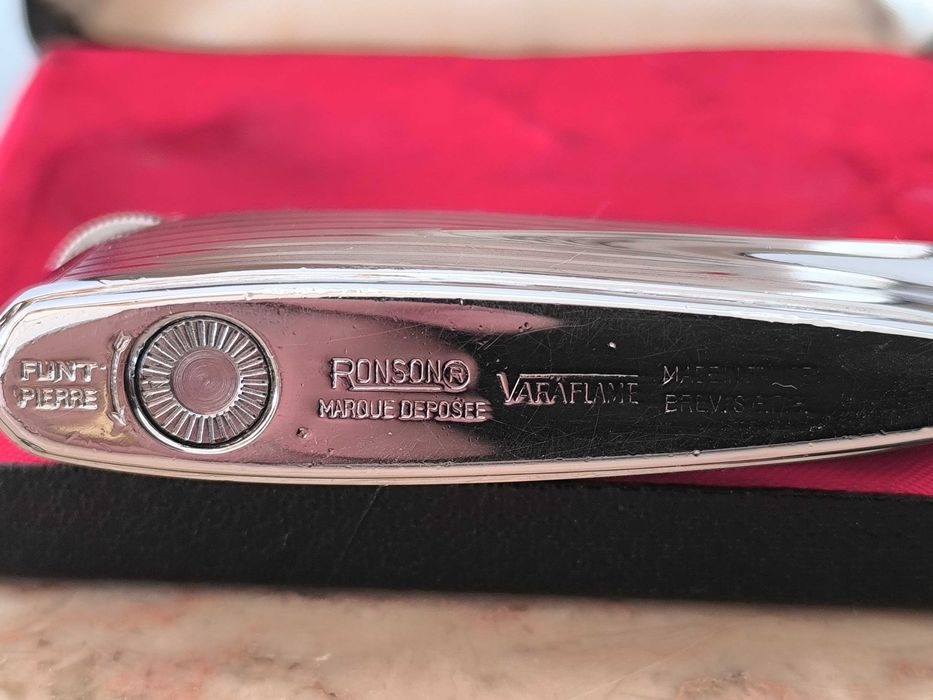 Isqueiro antigo, colecionável da marca Ronson Varaflame (Com a inscrição Marque Déposée) Made in France