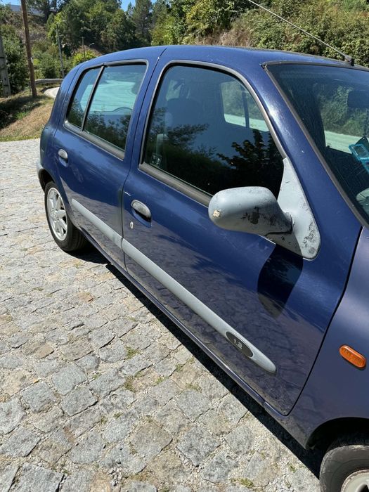 Renault Clio 1999 – Económico e a circular diariamente