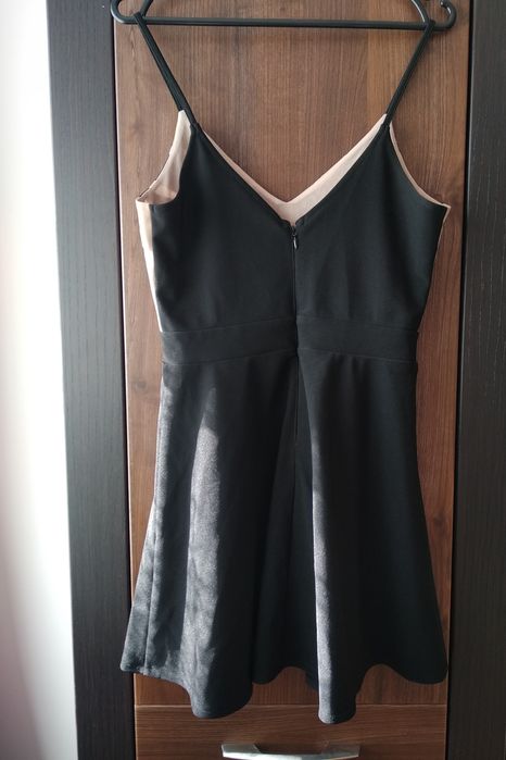 Piękna sukienka mini na ramiączkach Lipsy London S