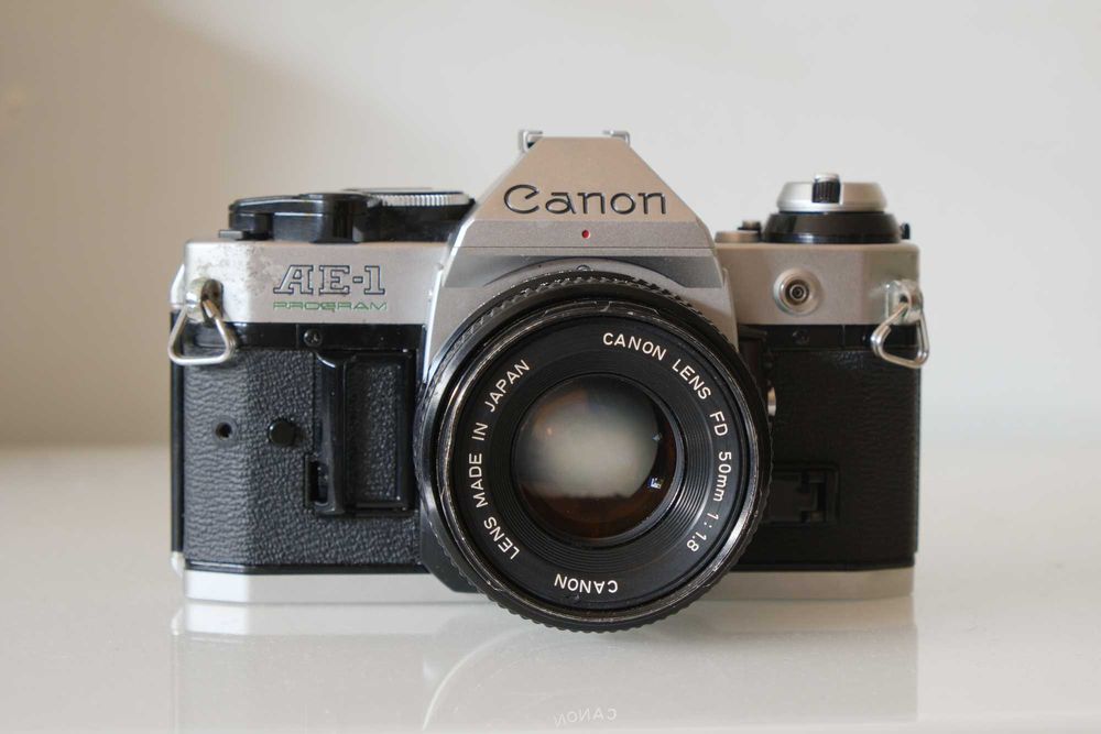 Câmara Fotográfica Analógica - Canon AE1 Program + Obj. 50mm F1.8