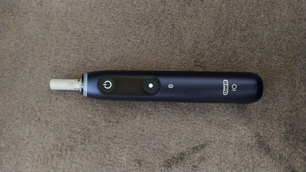 Szczoteczka magnetyczna Oral-B iO8 granatowa