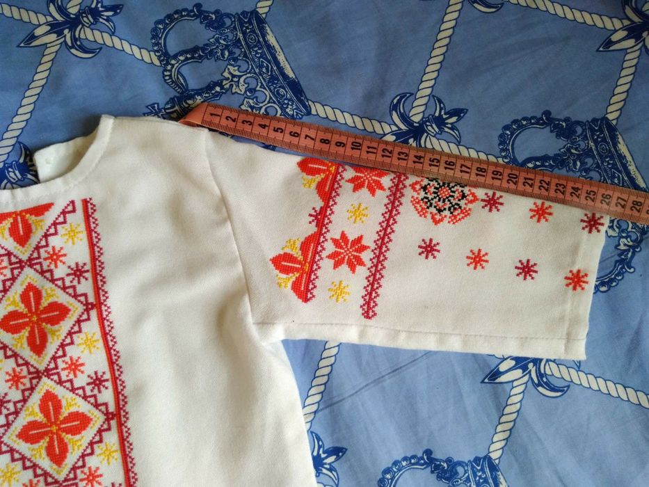 Вышиванка на девочку. Ручная вышивка крестиком.