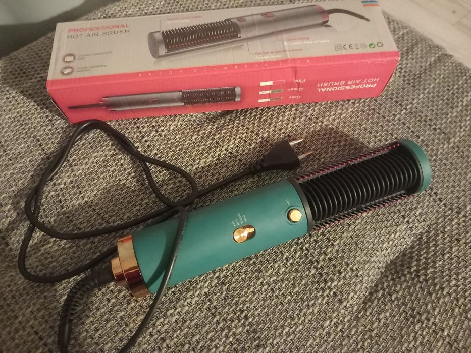 Szczotkja prostującą włosy jak nowa