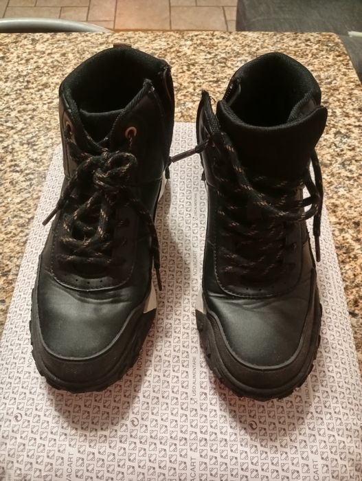 Sapatilhas usadas Zara