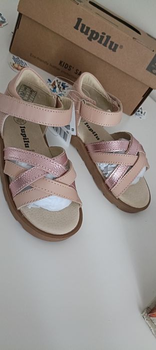 Nowe sandałki 25