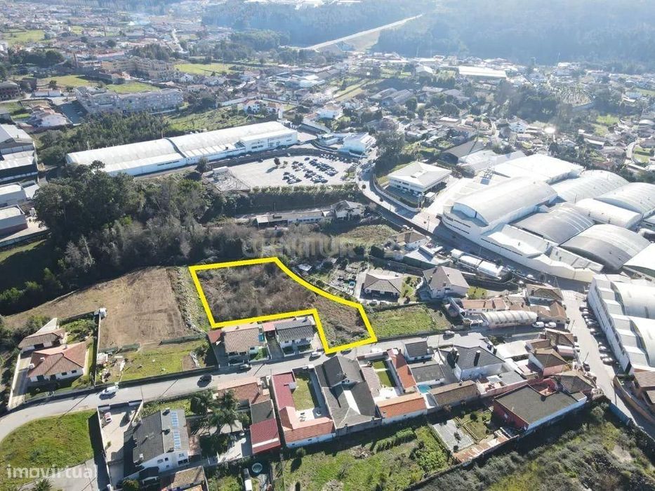 Oportunidade Imperdível: Terreno com Viabilidade de Construção em uma