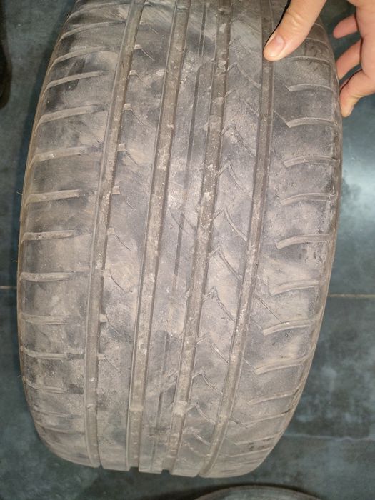 Pneu Goodyear 255/40r19 efficient grip runflat