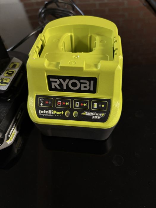 Sprzedam akumulator Ryobi z ładowarka
