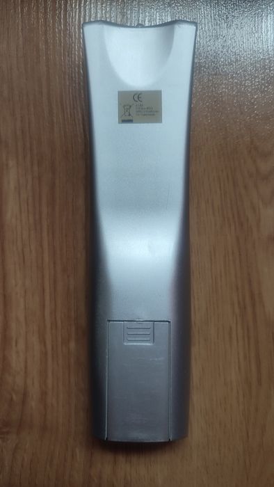 Pilot do telewizora uniwersalny model RM-950E