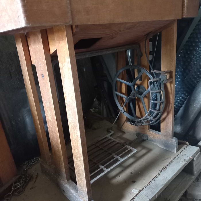 Stara maszyna do szycia Lucznik