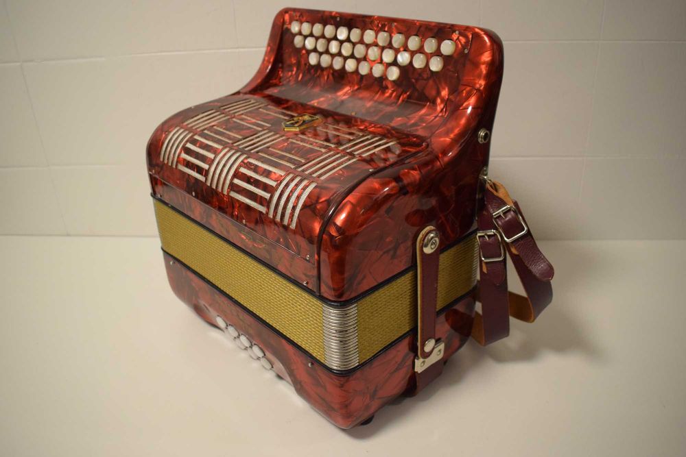 Concertina hohner club IIb Victoria 2 Voz. Tonalidade. C . N 69