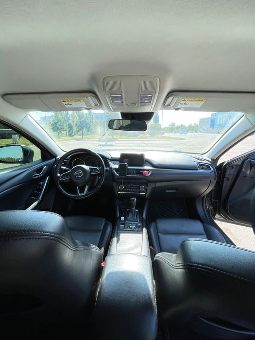 Автомобіль мазда 6