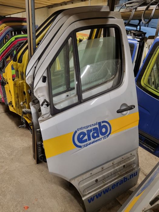 Двері передні сірі Mercedes Sprinter 906 Volkswagen Crafter
