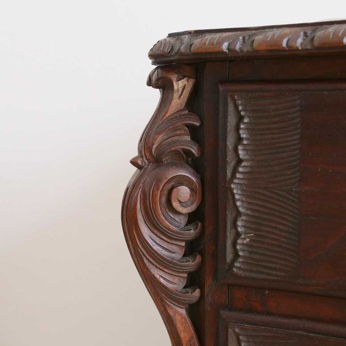 Cómoda em madeira maciça ao estilo D. José