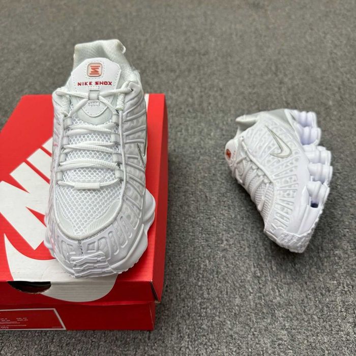 Buty Nike Shox biała nowe R.42