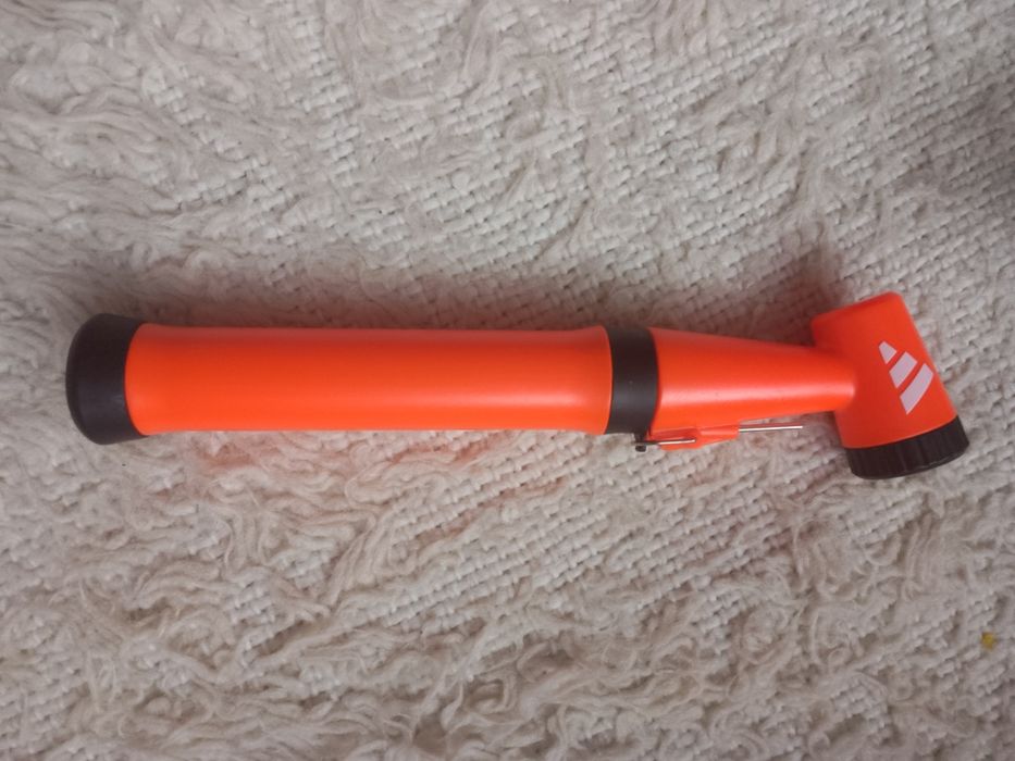 Pompka do piłek firmy Adidas