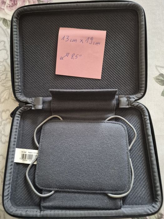 Etui na tablet sztywne z zamkiem