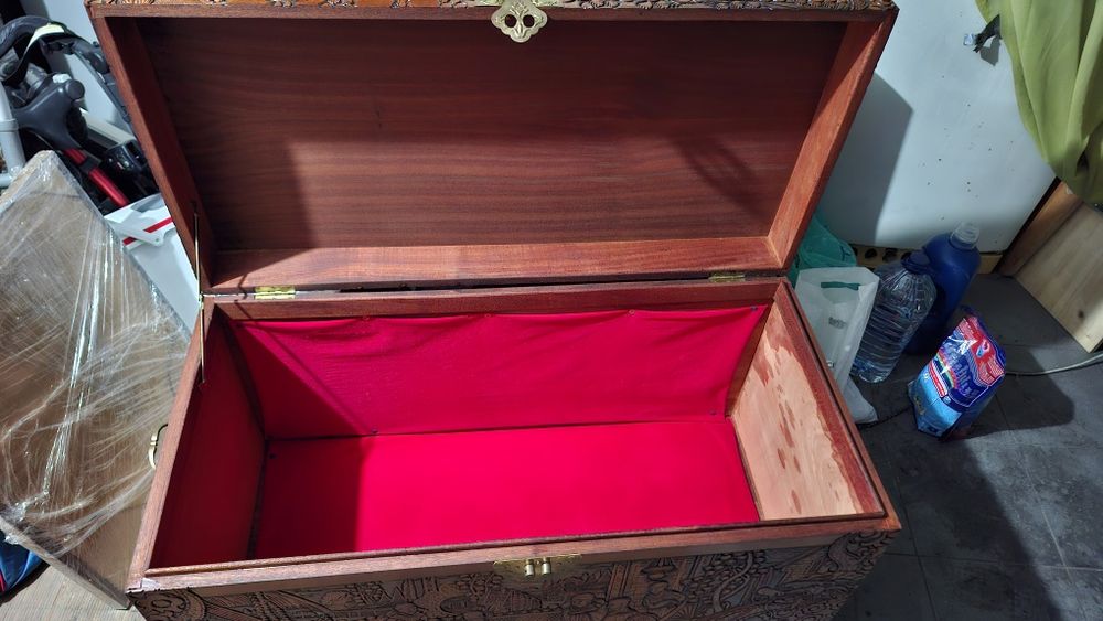 Baú vintage anos 60 Madeira trabalhada